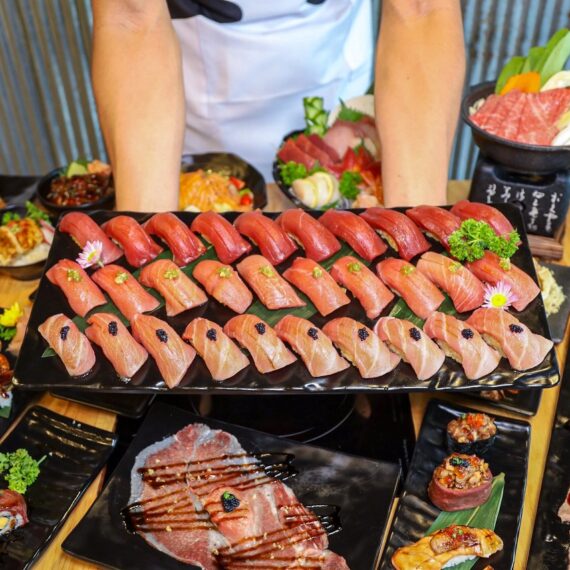 Penguin Eat Shabu J Arena Ratchapruek