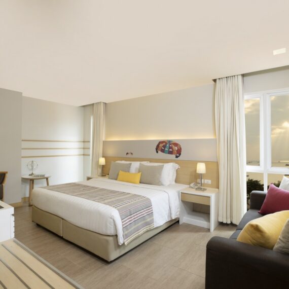 Pattaya Sea View Staycation (Pattaya)