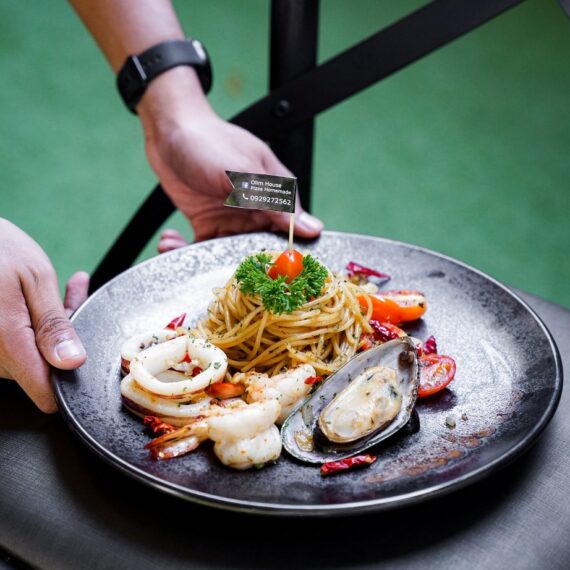 Olim House Cafe & Wines (Chonburi)