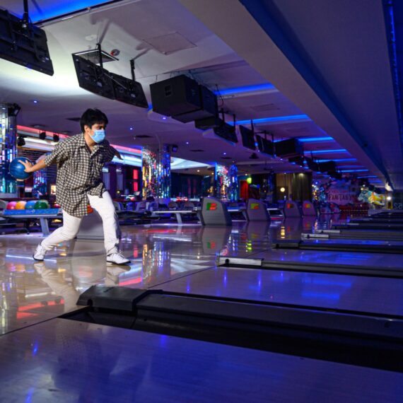 Blu-O Rhythm & Bowl Rangsit (Karaoke)