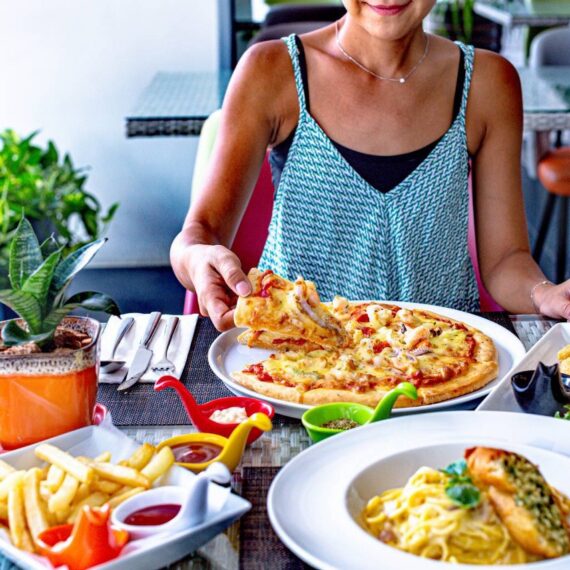 Shore Kitchen & Rooftop bar at Hotel clover Patong (Phuket)