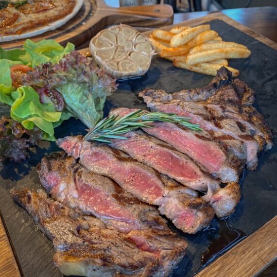 Garlic House Cafe & Resto