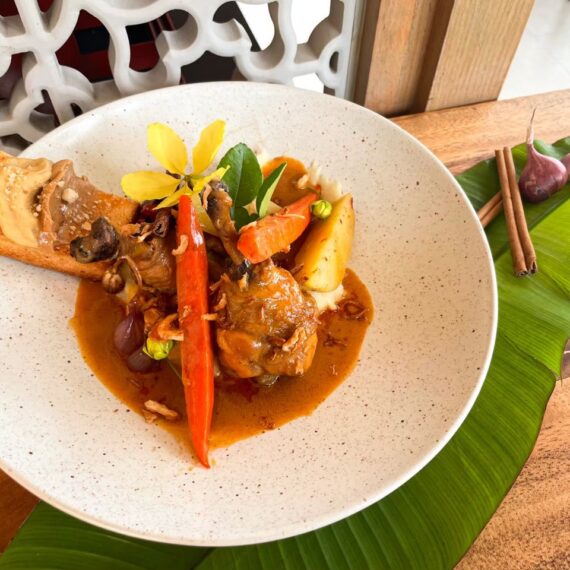 Sumpao Restaurant & Beach Bar Bandara Villa (Phuket)