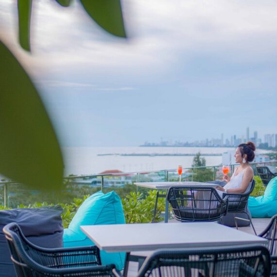 Sky Vibe Rooftop Bar at Cross Vibe Pattaya Seaphere (Pattaya)