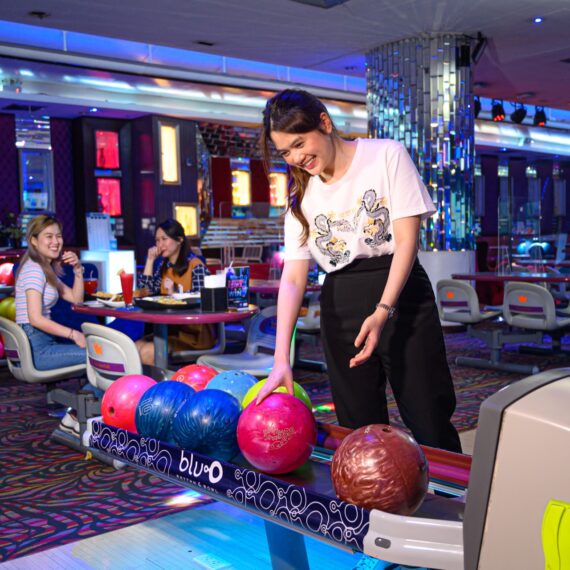 Blu-O Rhythm & Bowl Esplanade Ngamwongwan Khaerai (Karaoke)