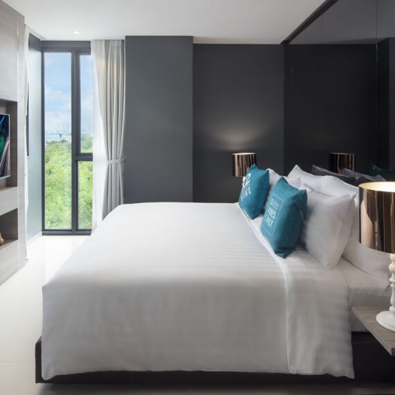 Cross Vibe Seaphere Staycation (Pattaya)