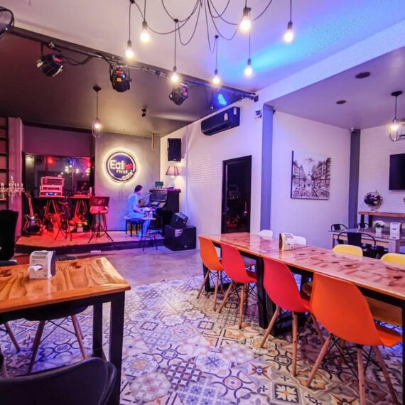 Eat Me First Cafe (Pattaya)