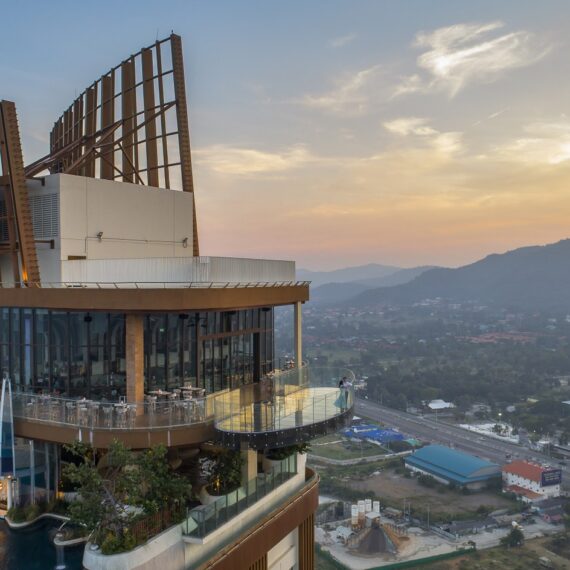 Vana Nava Sky Bar Rooftop at Holiday Inn (Hua Hin)