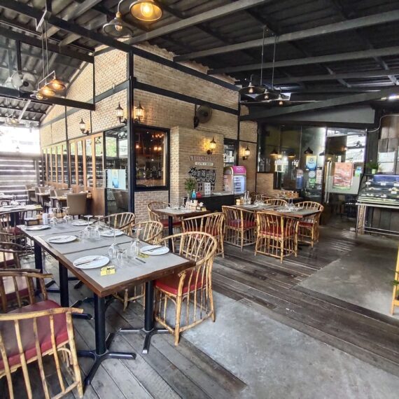 Arno's Naradhiwas Rajanagarindra Soi 20