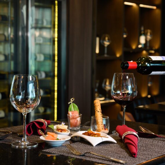 M Wine Lounge Mercure Bangkok Makkasan
