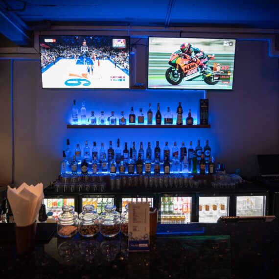 8855 Restaurant & Bar