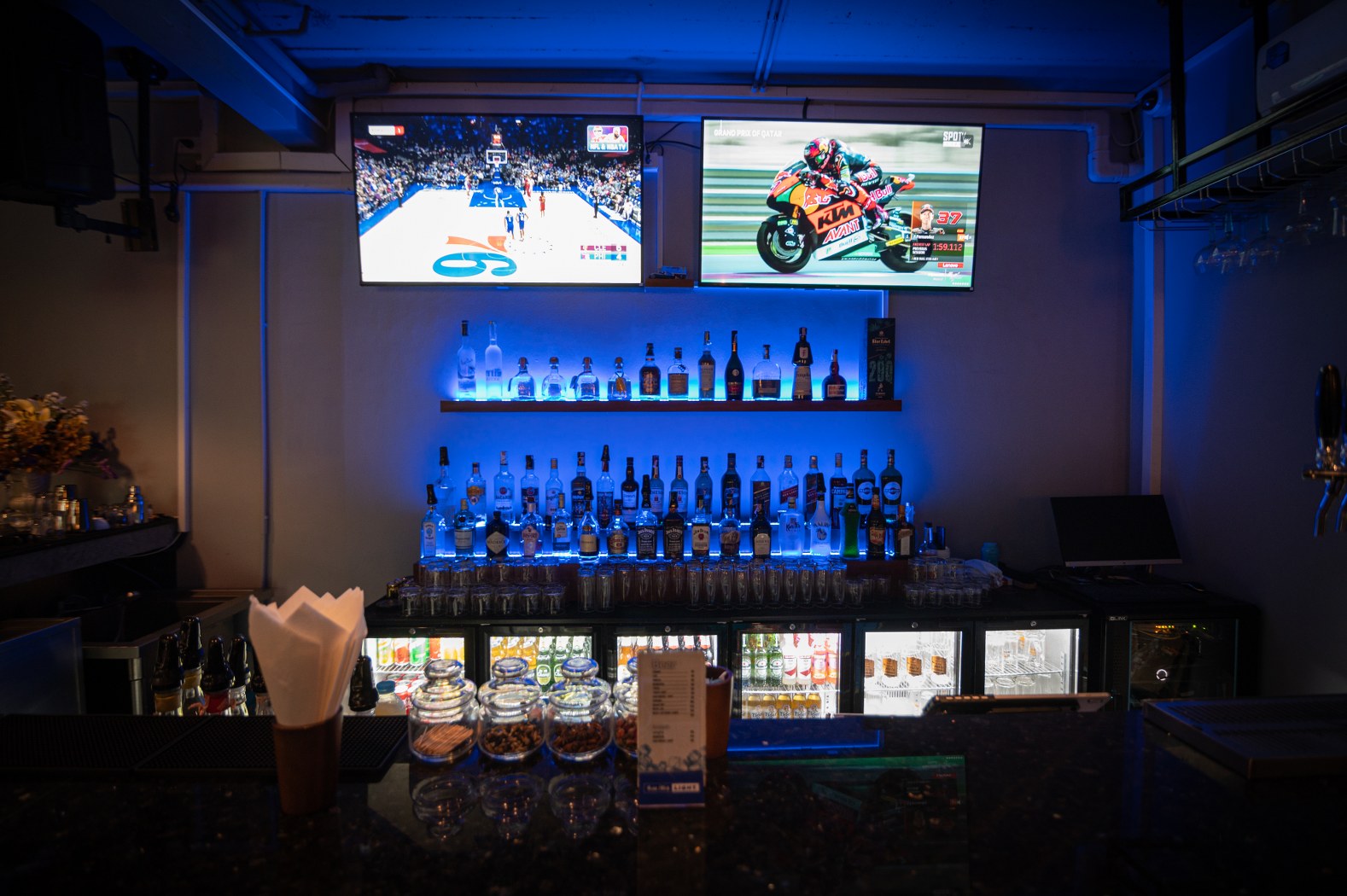 8855 Restaurant & Bar