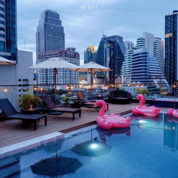 Flashback Rooftop Bar