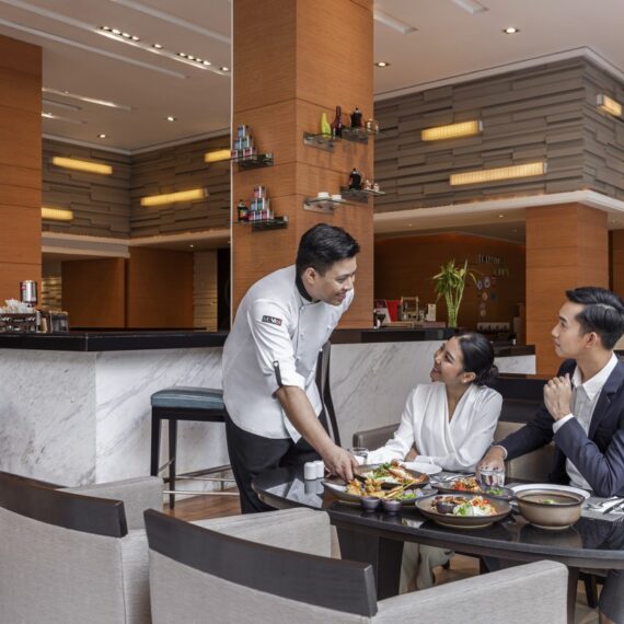 MoMo Café Courtyard Marriott Rajdamri