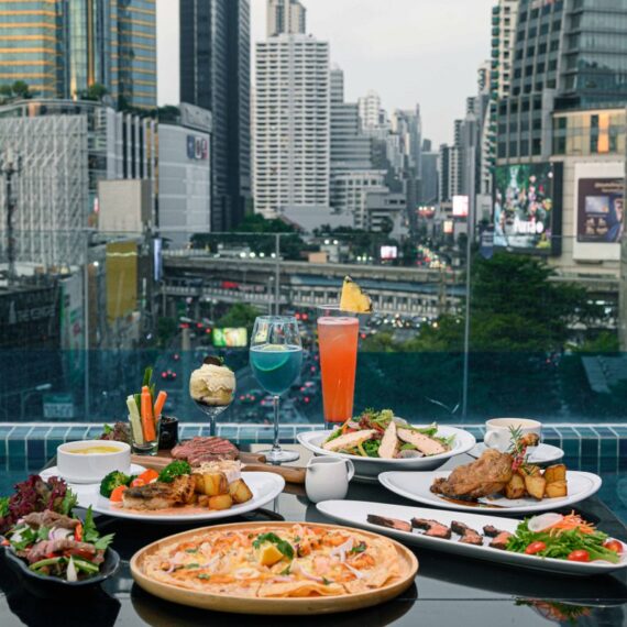 Clover Sky Bar & Restaurant at Hotel Clover Asok