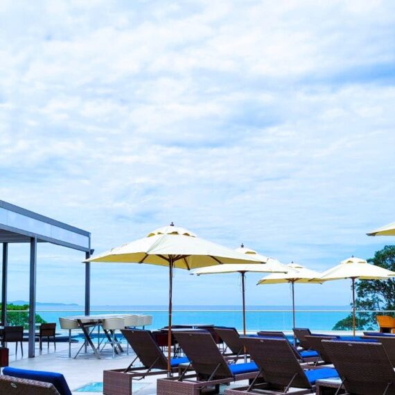 Aquario Rooftop Pool Bar & Restaurant The Sanctuary Resort (Pattaya)