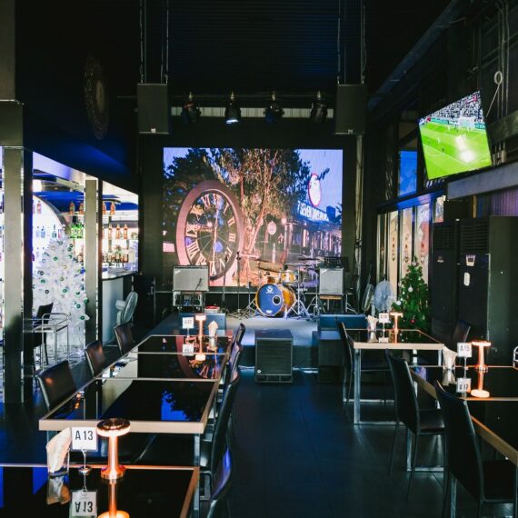 7 Days Plus Bar & Bistro