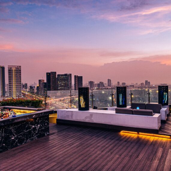 Blue Sky Rooftop Bar Centara Grand at Central Plaza Ladprao