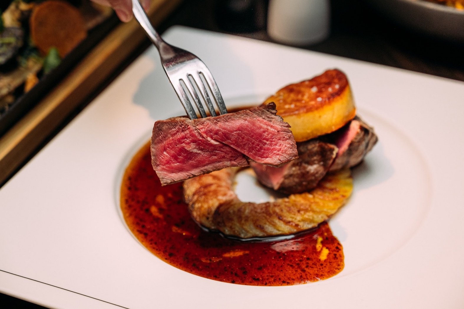 RIB ROOM & BAR Steakhouse The Landmark Bangkok