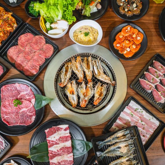 Meat Up The Crystal Ekkamai-Ram Inthra