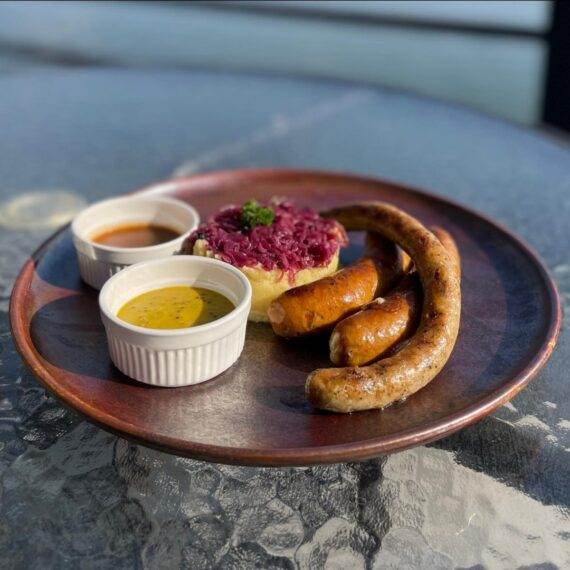 Taurus Lake-taurant & Cafe Ramkhamhaeng 110