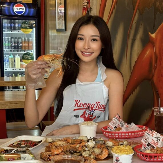 Koong Tung Seafood At Banthat Thong Road