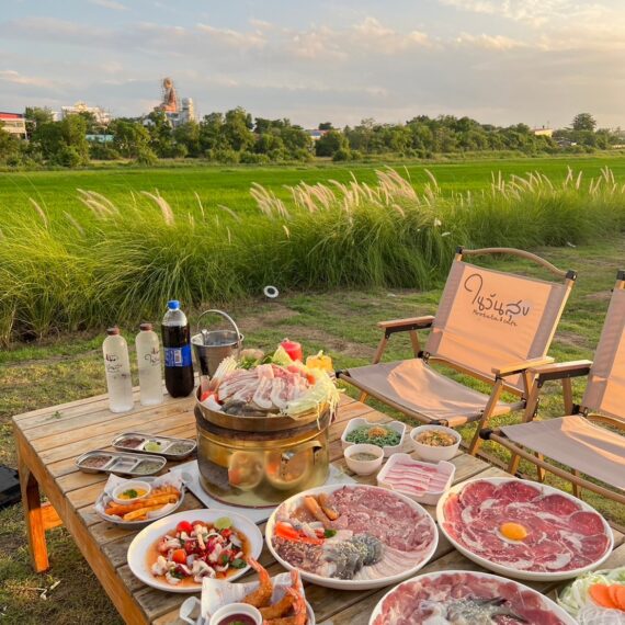 Naiwansook Mookata & Café