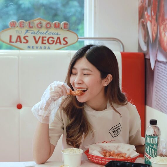 Koong Tung Seafood At Srinakarin Train Market (Entrance Zone)