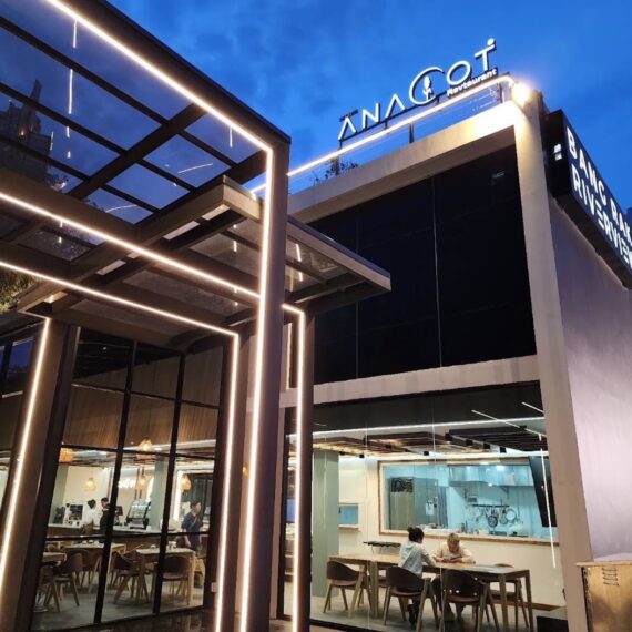 Anacot Revtaurant Si Phraya