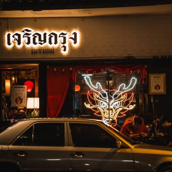 Charoenkrung Bar & Bistro