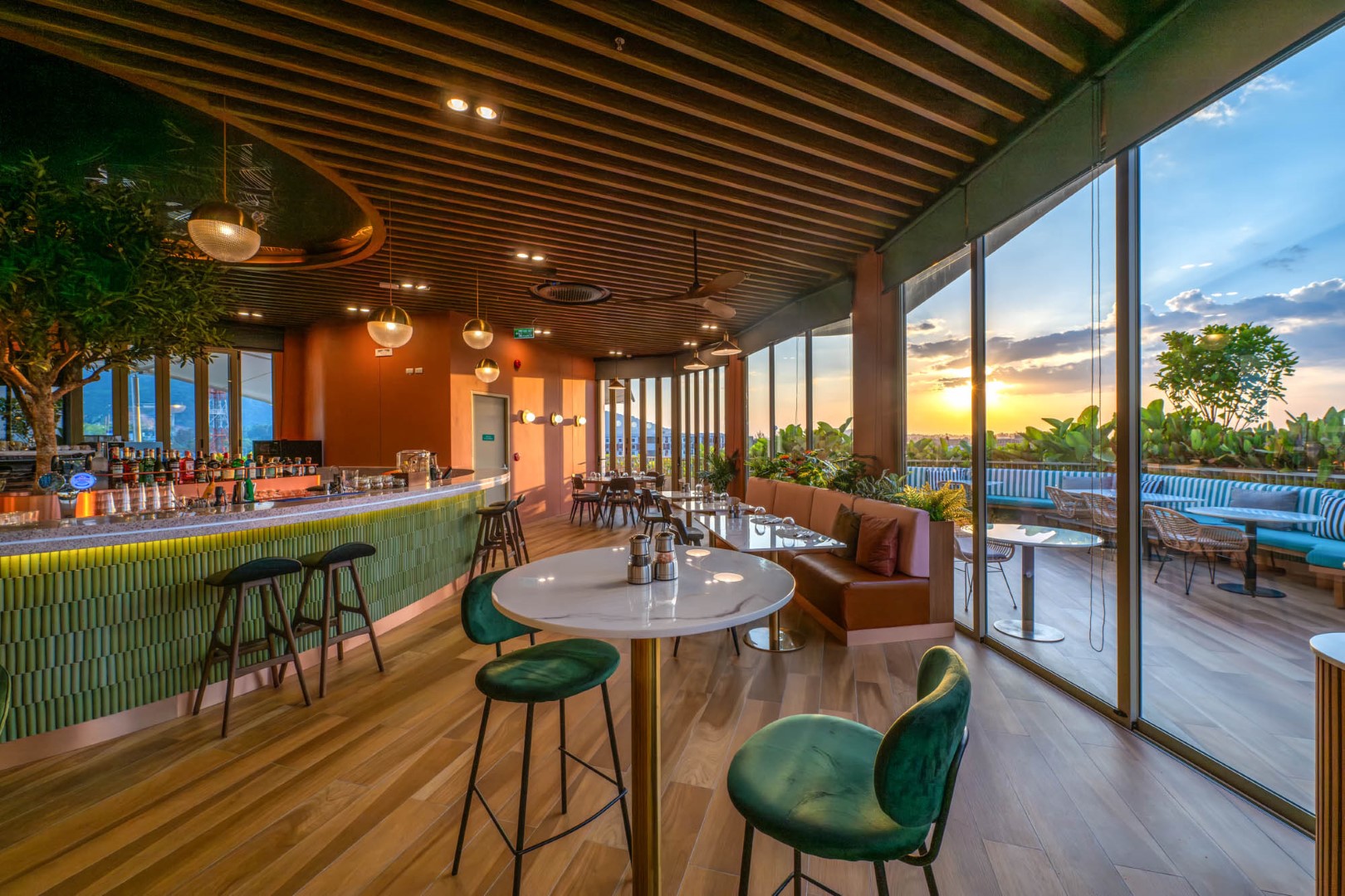 Mingle Eatery and Poolside (Phuket)