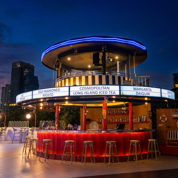 Holli Bolli Rooftop Bar @ Radisson Suites Bangkok Sukhumvit