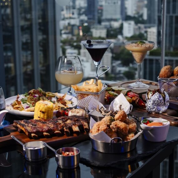 The Vue Bar Rooftop at Mercure Bangkok Sukhumvit 24