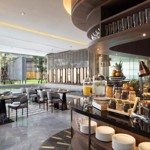 Charm Cuisine at Oakwood Suites Tiwanon