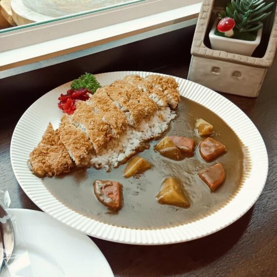 Cozy Space Homey Cafe & Dining