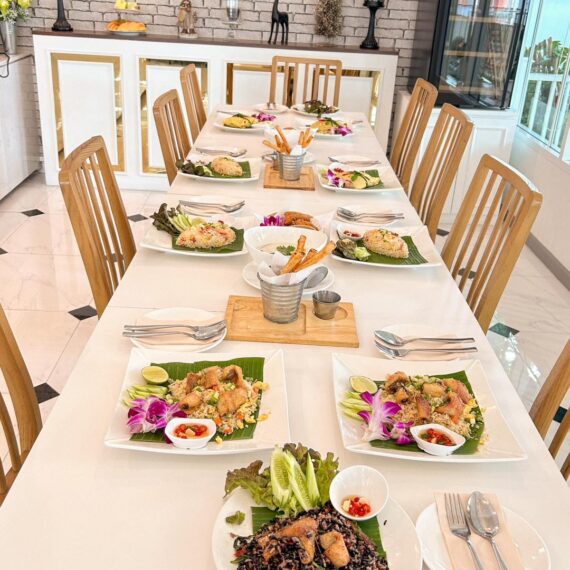 White House Cafe & Restaurant