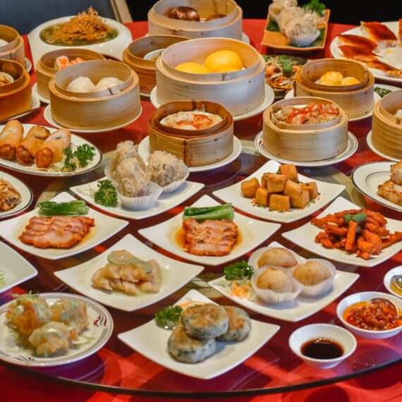 Xin Tian Di Crowne Plaza Bangkok Lumpini Park