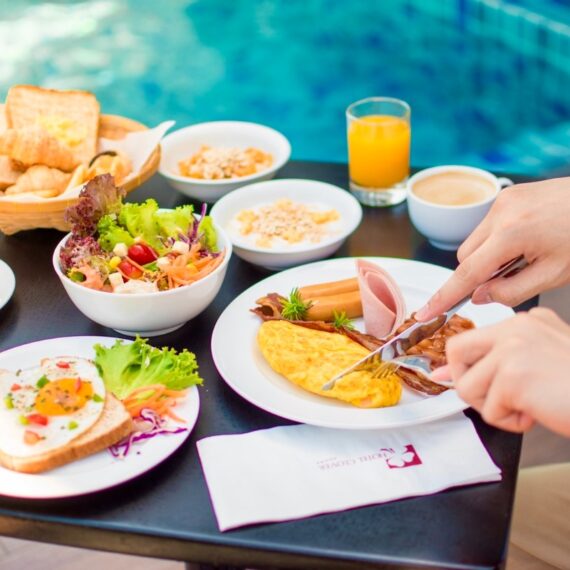 Breakfast & Brunch Asoke | Hotel Clover Asoke