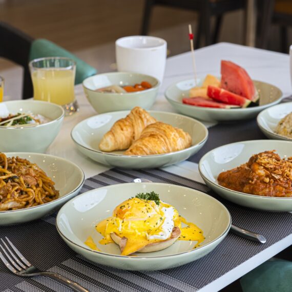 Maneerin Restaurant at Phetara Hotel Mahachai
