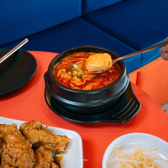 Chinuenim-Salaya (Korean chicken 치느님 Korean food 한식)
