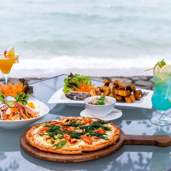 Breeze Beach Restaurant & Pool Bar (Pattaya)
